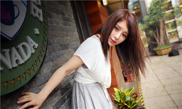 梁平想找一个女性生孩子给报酬-｛找个女人生孩子多少钱｝